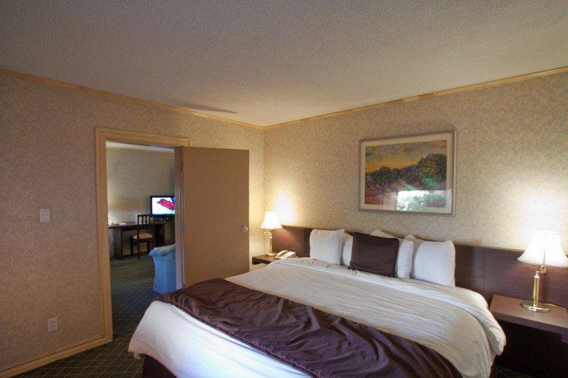 Gamma Ciudad Juarez Hotel Buitenkant foto A suite at the Best Western Premier Executive Residency Royal Palm Beach