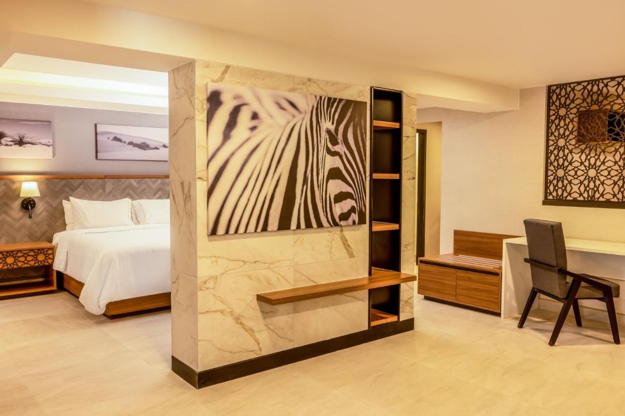 Gamma Ciudad Juarez Hotel Buitenkant foto A suite at the hotel