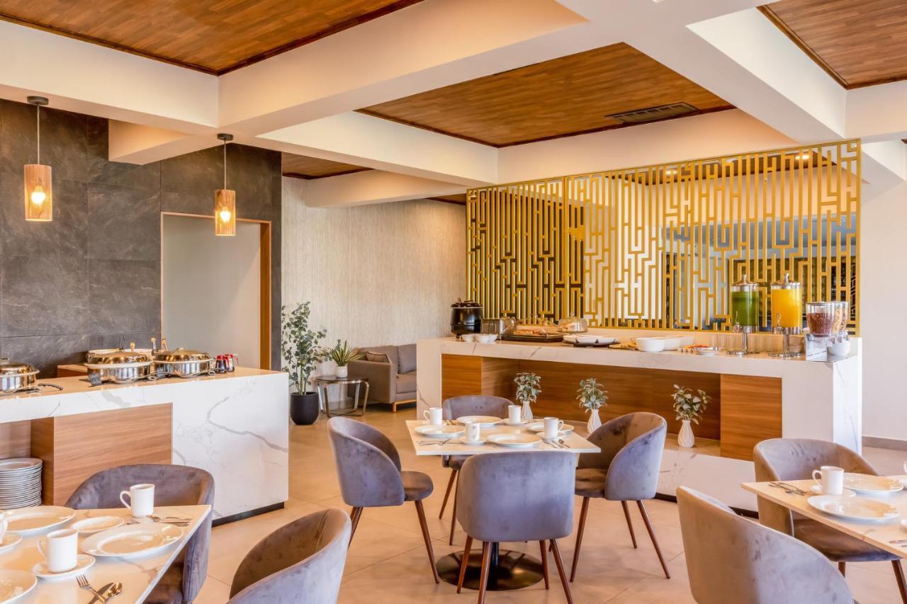 Gamma Ciudad Juarez Hotel Buitenkant foto The lounge at the airport